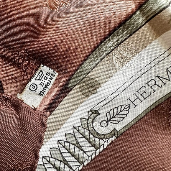 HERMES “Napoleon” 100% Silk Brown Blue & Cream Bumblebee Square Scarf Carre 90 - Picture 7 of 13